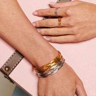 Pozlacený stříbrný náramek Hot Diamonds X Golden Edit String DC238